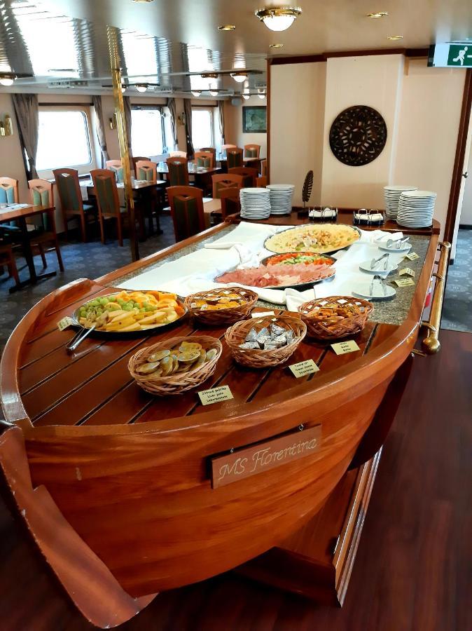 Florentina Boat Hotel 4*