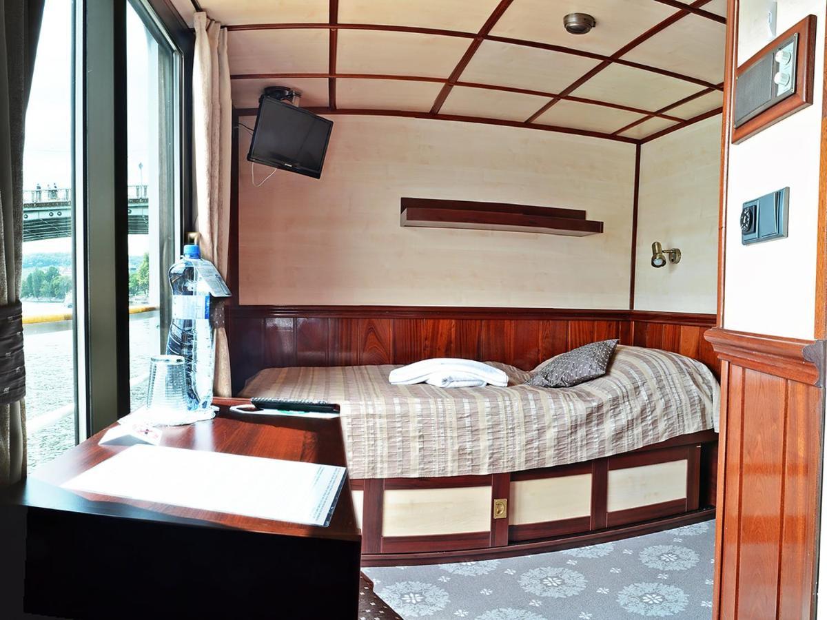 Florentina Boat 4*